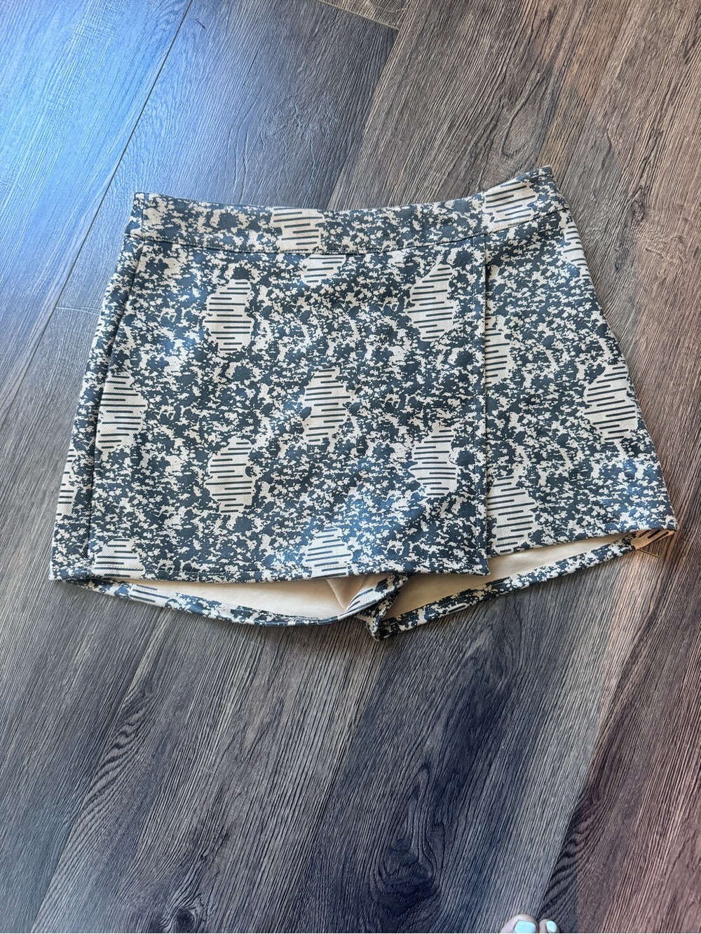 Primark Navy and Cream Skort Shorts-Like New